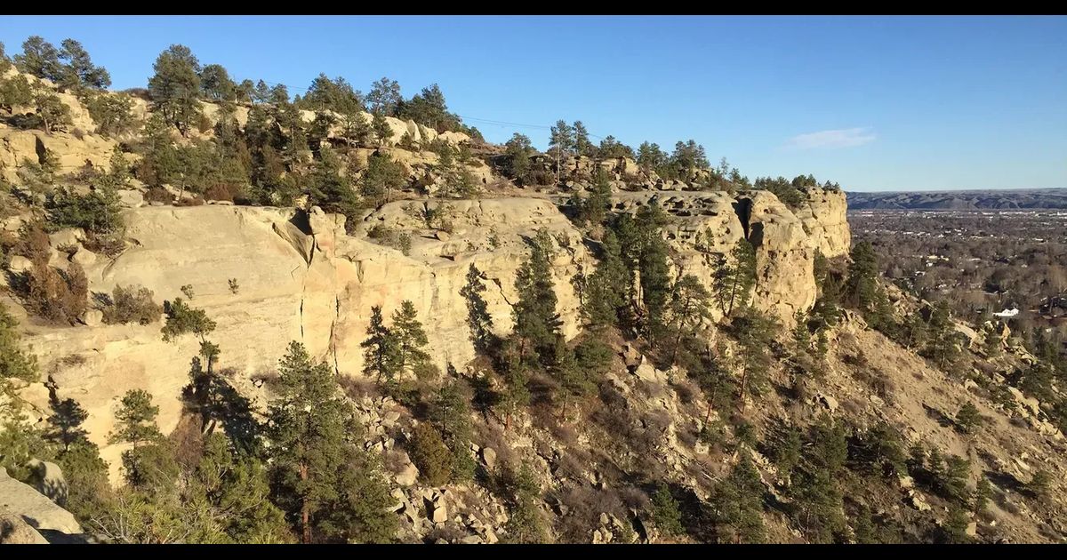 5 Hikes to Do on the Rimrocks