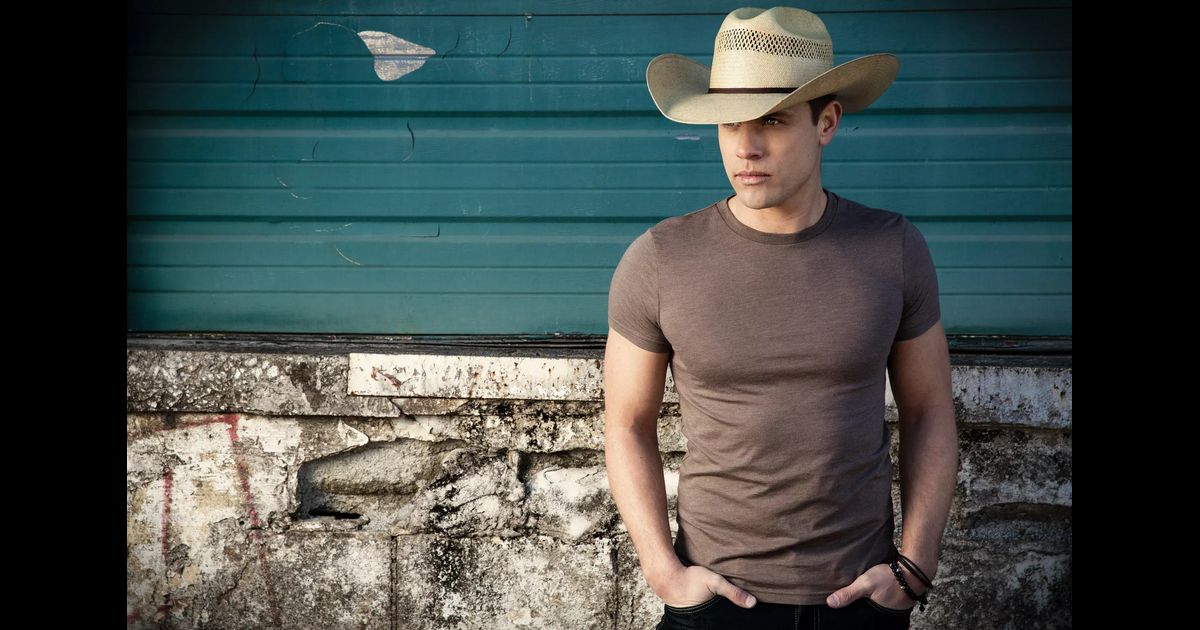Dustin Lynch at the Montana Fair!