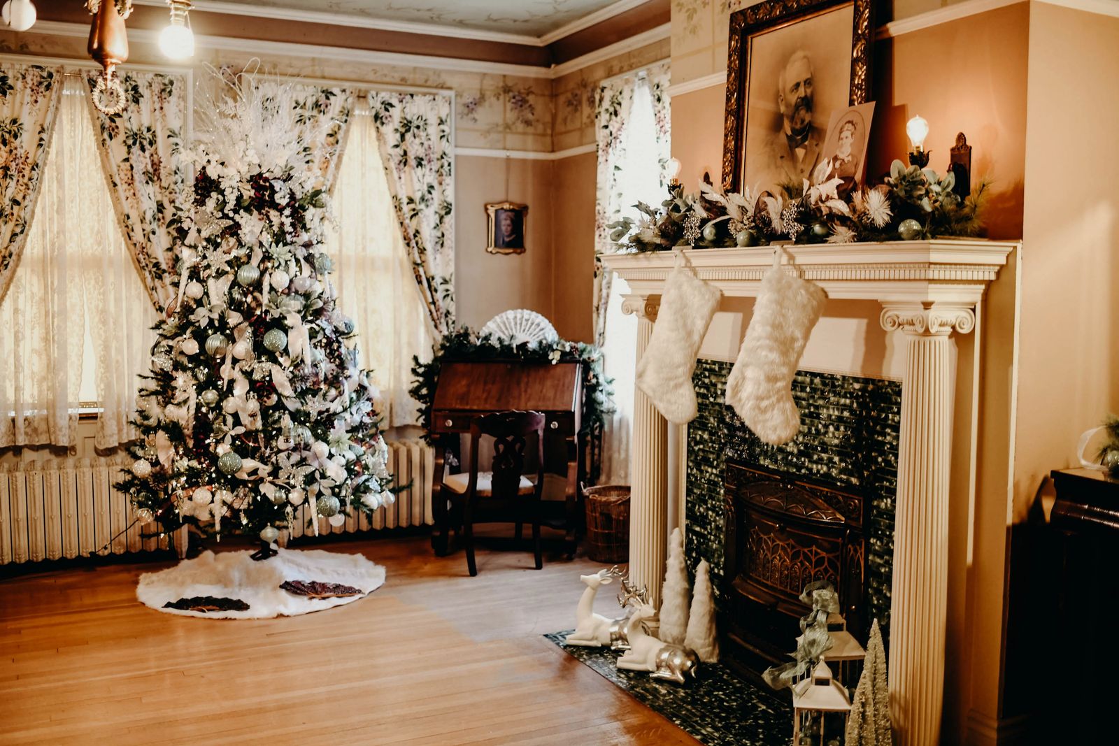 moss mansion christmas tour